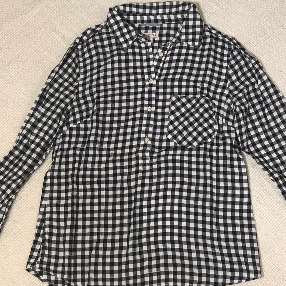 Target Black & White check button down